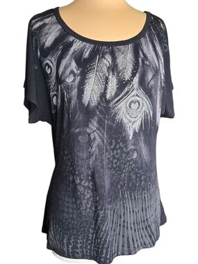 B.L.E.U. Black Feather-Print Short Sleeve Top with Embellished Accents Sz Pxl